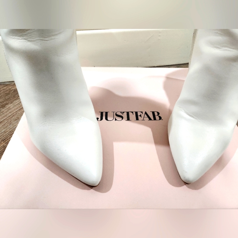 Cutie white booties